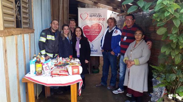 Amigos Voluntários Entregam Mantimentos Para Servidor Em Licença Médica